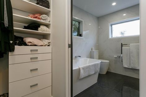 Photo of property in 2/13 Scenic Heights, Acacia Bay, Taupo, 3330