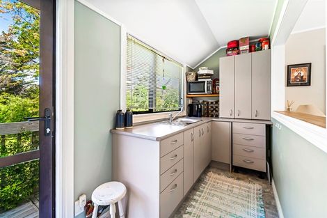 Photo of property in 12 Hobbs Road, Matakatia, Whangaparaoa, 0930