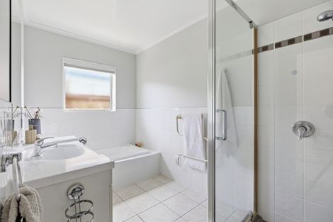 Photo of property in 136 Tuihana Drive, Papamoa Beach, Papamoa, 3118