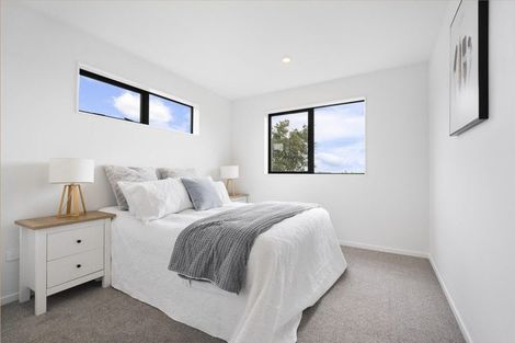 Photo of property in 16 Exmouth Road, Northcote, Auckland, 0627