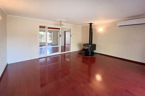 Photo of property in 11 Ravenstone Place, Chatswood, Auckland, 0626