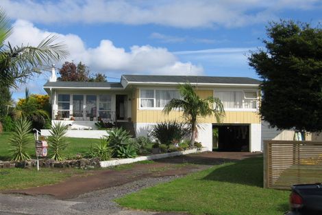 Photo of property in 16 Murray Road, Te Atatu Peninsula, Auckland, 0610