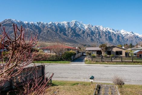Photo of property in 35-35a Remarkables Crescent, Frankton, Queenstown, 9300