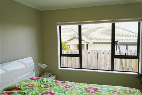 Photo of property in 17 Frank Nobilo Drive, Golflands, Auckland, 2013