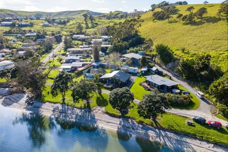 Photo of property in 6 The Strand, Whakapirau, Maungaturoto, 0583