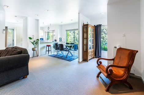 Photo of property in 2/17 Blackbridge Road, Wadestown, Wellington, 6012