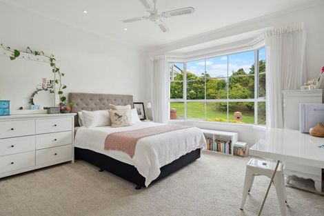 Photo of property in 27 Almond Grove, Greenhithe, Auckland, 0632