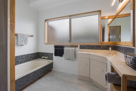 Photo of property in 2 Baigent Place, Tanners Point, Katikati, 3177