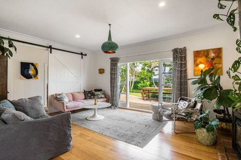 Photo of property in 1/92 Eversleigh Road, Belmont, Auckland, 0622