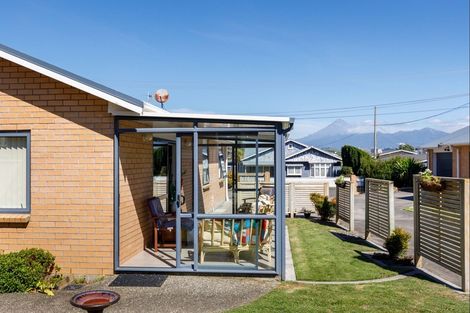Photo of property in 9a Simons Street, Moturoa, New Plymouth, 4310