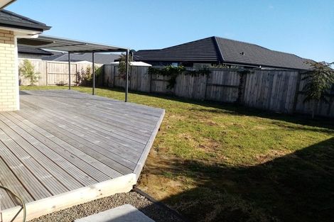 Photo of property in 11 Kaurinui Crescent, One Tree Point, 0118