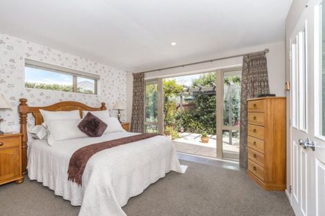 Photo of property in 21 Providence Place, Redwood, Christchurch, 8051