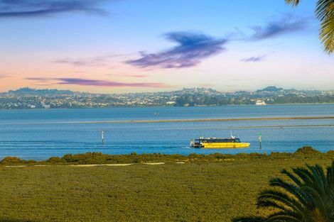 Photo of property in 35 Oakpark Place, West Harbour, Auckland, 0618