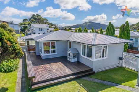 Photo of property in 8 Cherry Blossom Grove, Maungaraki, Lower Hutt, 5010