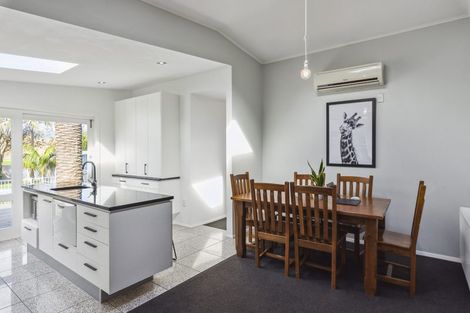 Photo of property in 36 Golf Road, Paraparaumu Beach, Paraparaumu, 5032