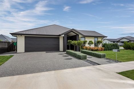Photo of property in 26 Watkins Drive, Rangiora, 7400