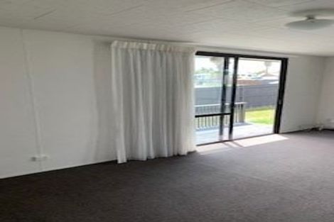 Photo of property in 28 Devonshire Road, Unsworth Heights, Auckland, 0632