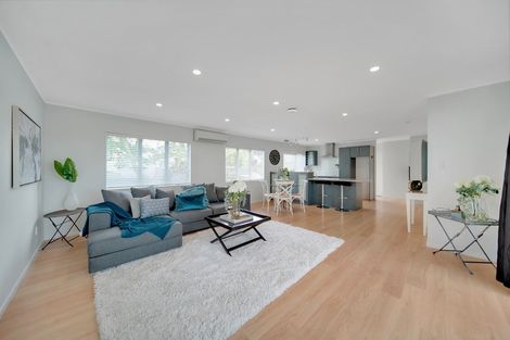 Photo of property in 60 De Quincey Terrace, Highland Park, Auckland, 2010