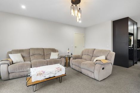 Photo of property in 61a Riverstone Drive, Riverstone Terraces, Upper Hutt, 5018