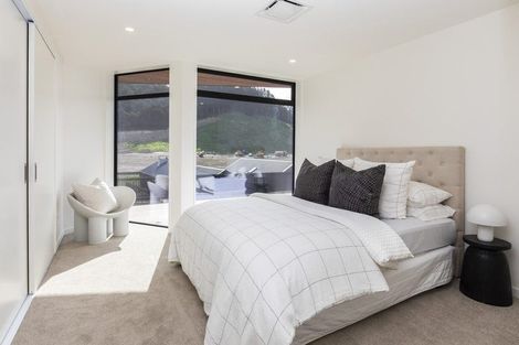 Photo of property in 8 Flowers Lane, Cracroft, Christchurch, 8022