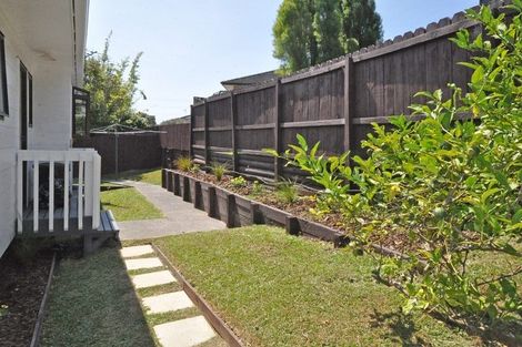 Photo of property in 1/6 Sevilla Place, Unsworth Heights, Auckland, 0632