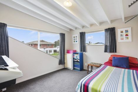 Photo of property in 10/25a Beach Road, Te Atatu Peninsula, Auckland, 0610