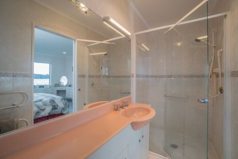 Photo of property in 50a Kiwi Esplanade, Mangere Bridge, Auckland, 2022