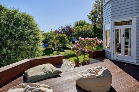 Photo of property in 3 Dillon Street, Lowry Bay, Lower Hutt, 5013