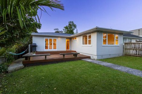 Photo of property in 1/5 September Place, Forrest Hill, Auckland, 0620