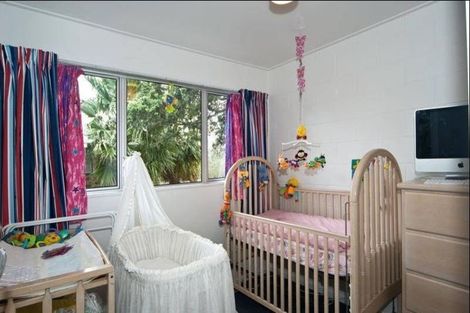 Photo of property in 1 Hinekohu Street, New Lynn, Auckland, 0600