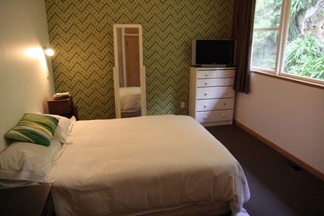 Photo of property in 27 Tio Tio Road, Miramar, Wellington, 6022