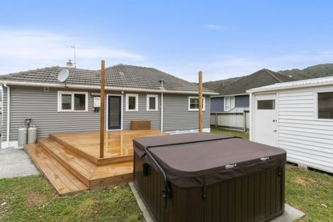 Photo of property in 18 Lees Grove, Wainuiomata, Lower Hutt, 5014