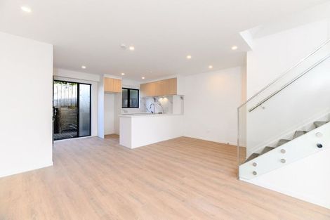 Photo of property in 4/60 Triangle Road, Massey, Auckland, 0614