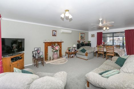 Photo of property in 6 Limousin Place, Grandview Heights, Hamilton, 3200