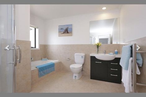 Photo of property in 10/2 Swan Hill Drive, Glen Eden, Auckland, 0602