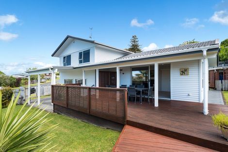 Photo of property in 17 Fitzwater Place, Henderson, Auckland, 0612