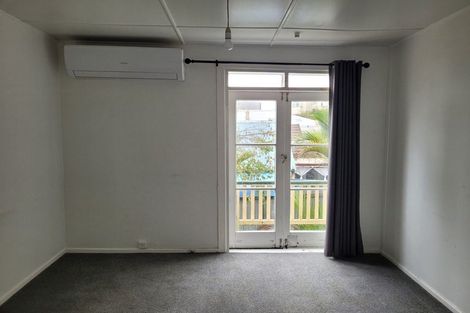 Photo of property in 29 Marine Parade, Bluff Hill, Napier, 4110