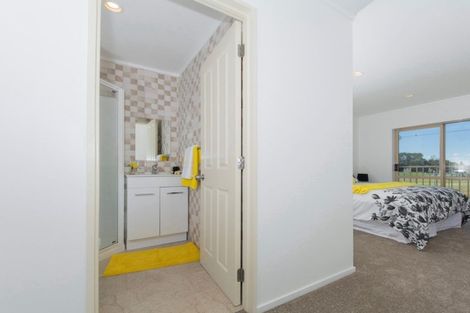 Photo of property in 9 Lockington Avenue, Henderson, Auckland, 0612