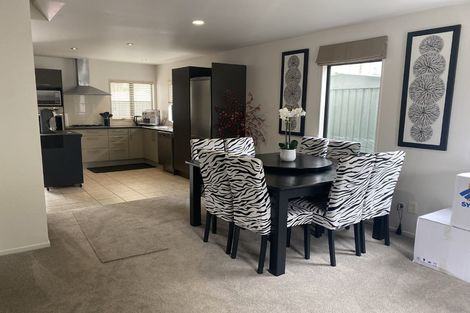 Photo of property in 9/64 Schnapper Rock Road, Schnapper Rock, Auckland, 0632