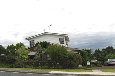 Photo of property in 2/1084 Beach Road, Torbay, Auckland, 0630