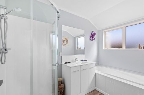 Photo of property in 39 Lakeside Drive, Orewa, 0931