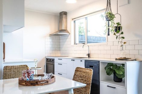 Photo of property in 2/44 Beach Road, Katikati, 3129