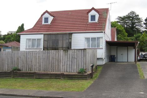 Photo of property in 1/15 Lambrown Drive, Totara Vale, Auckland, 0629