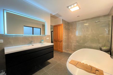 Photo of property in 54 Spence Road, Henderson, Auckland, 0612