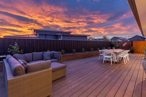 Photo of property in 8 Irvines Track, Halswell, Christchurch, 8025