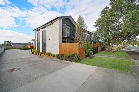 Photo of property in 3/137 Tirimoana Road, Te Atatu South, Auckland, 0602
