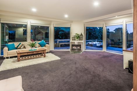 Photo of property in 412 Scenic Drive, Waiatarua, Auckland, 0612