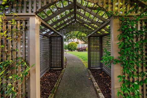 Photo of property in 30 Saint Albans Avenue, Hokowhitu, Palmerston North, 4410