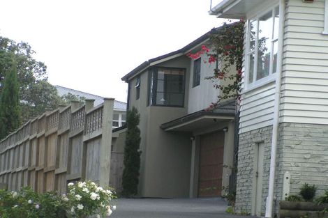 Photo of property in 2/5 Bond Crescent, Forrest Hill, Auckland, 0620