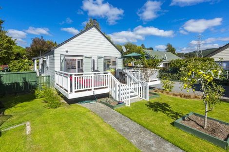 Photo of property in 81 Gemstone Drive, Birchville, Upper Hutt, 5018